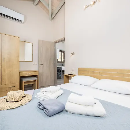 Sia Trapezaki (Kefalonia)